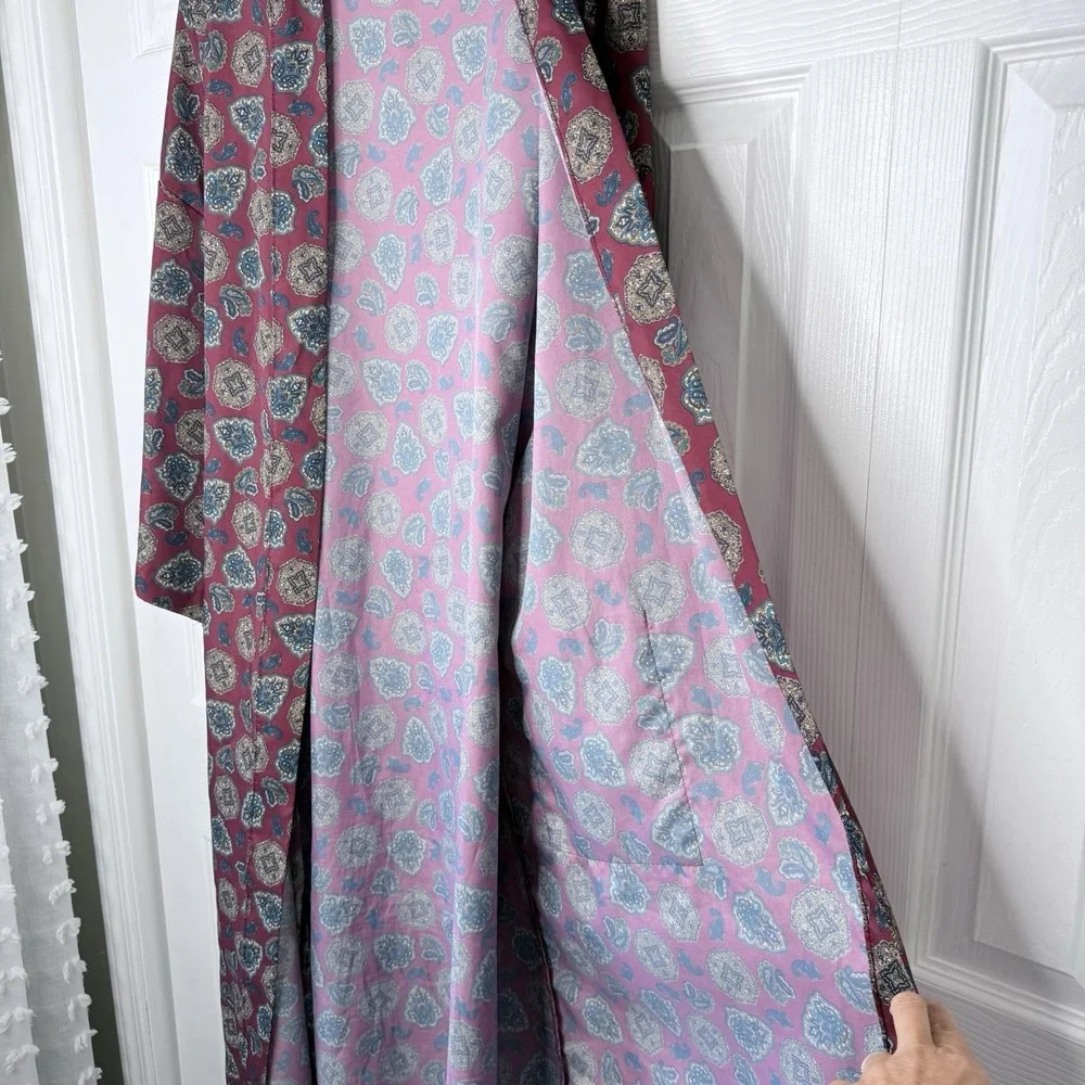 VTG Bill Blass Robe Mens One Size Burgundy Medallion Paisley Satin Lounge USA OS